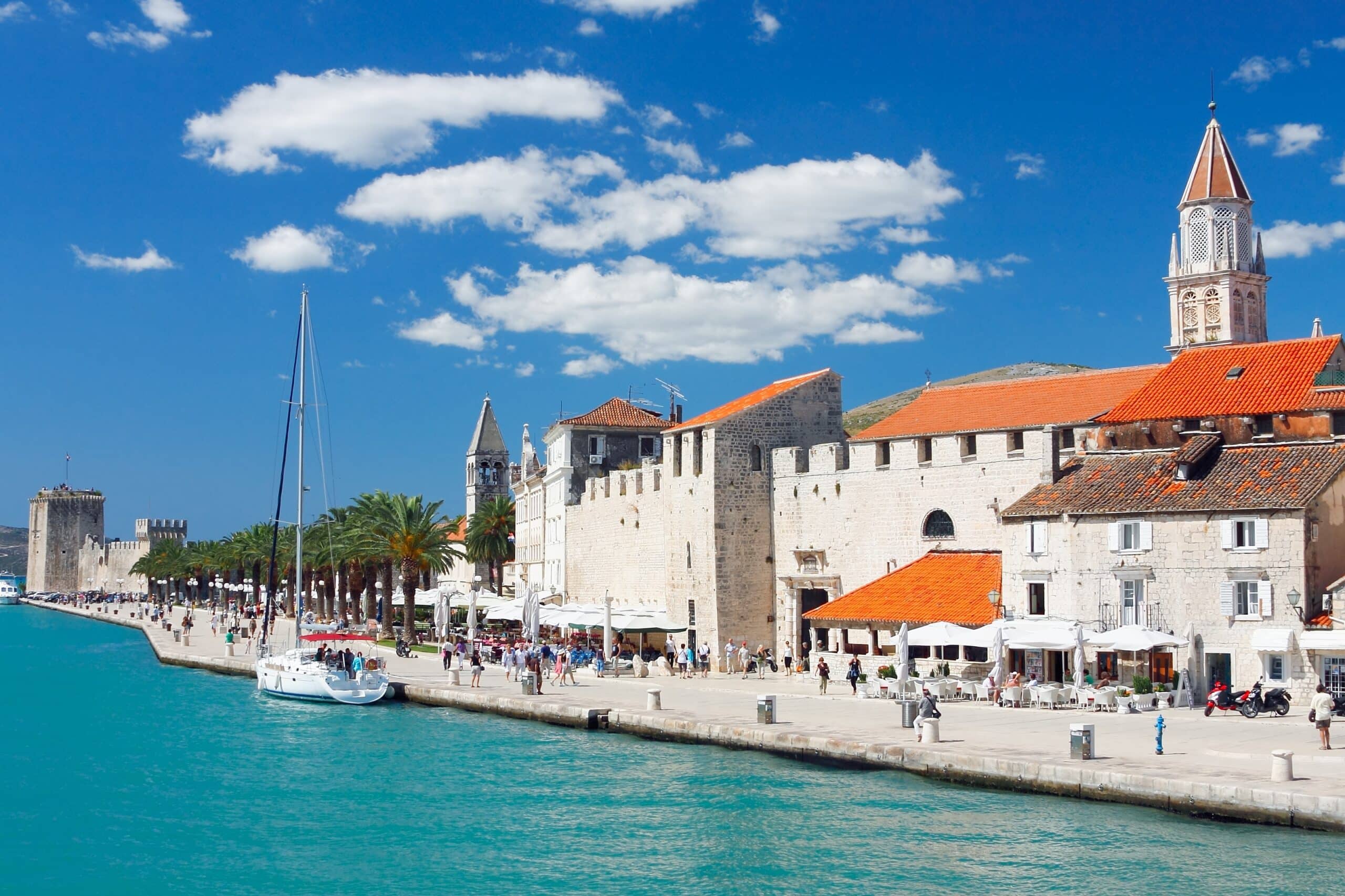 trogir catamaran charter kroatië